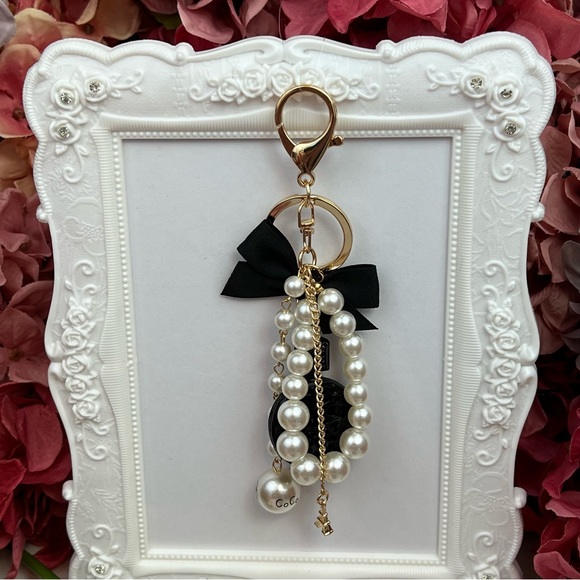 Chic Crystal Perfume Bottle & Pearls Keychain Eiffel Tower Charm - Picture 6 of 16